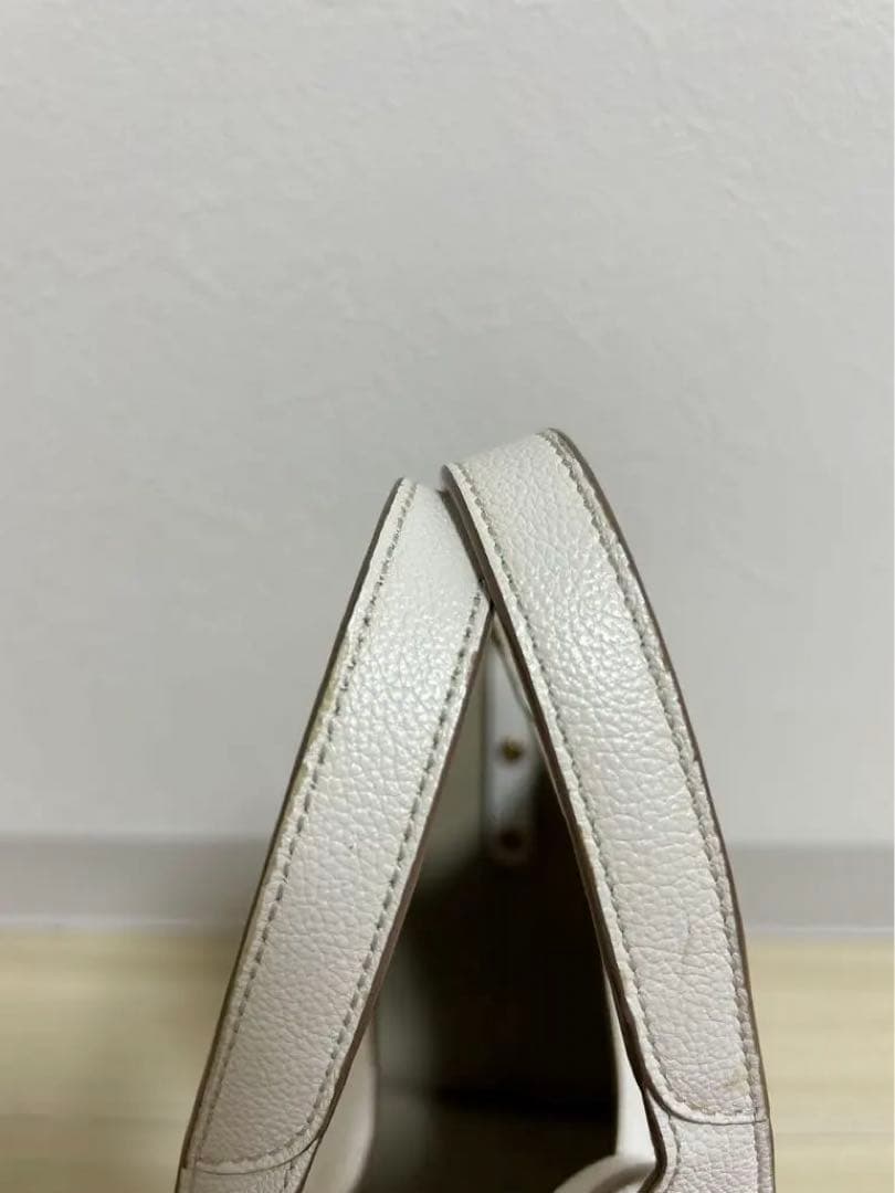 人気色 ホワイト　Tタイムレス　レザーショッピングバッグミニ　トッズ　Tod’s