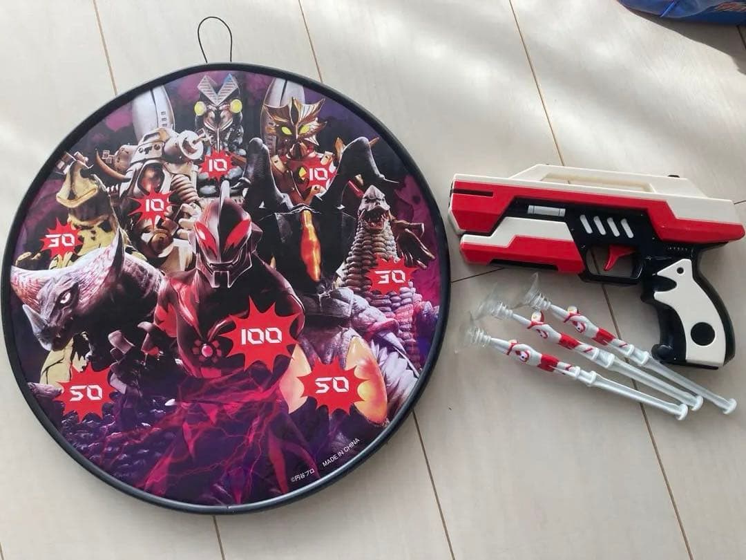 ウルトラマンフィギュア47体、怪獣27体、ロボ2体、ソフビワールド、射的セット