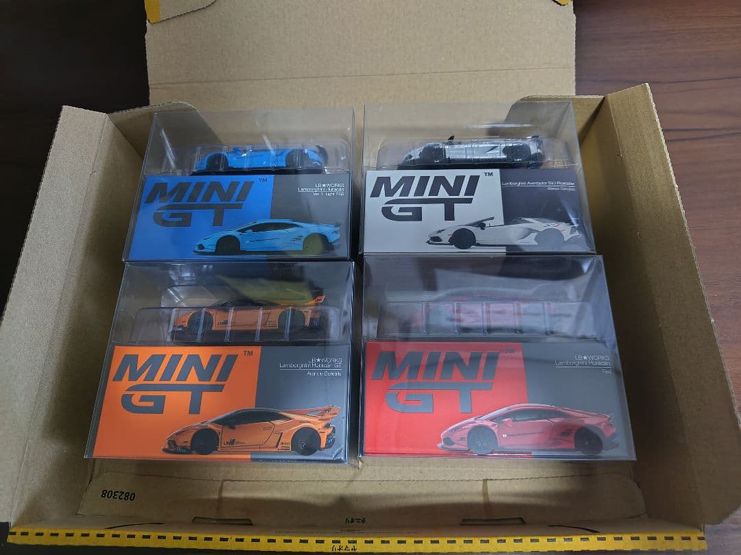 お*ー様 MINI GT ランボルギーニ ウラカン アヴェンタドール 4台セット