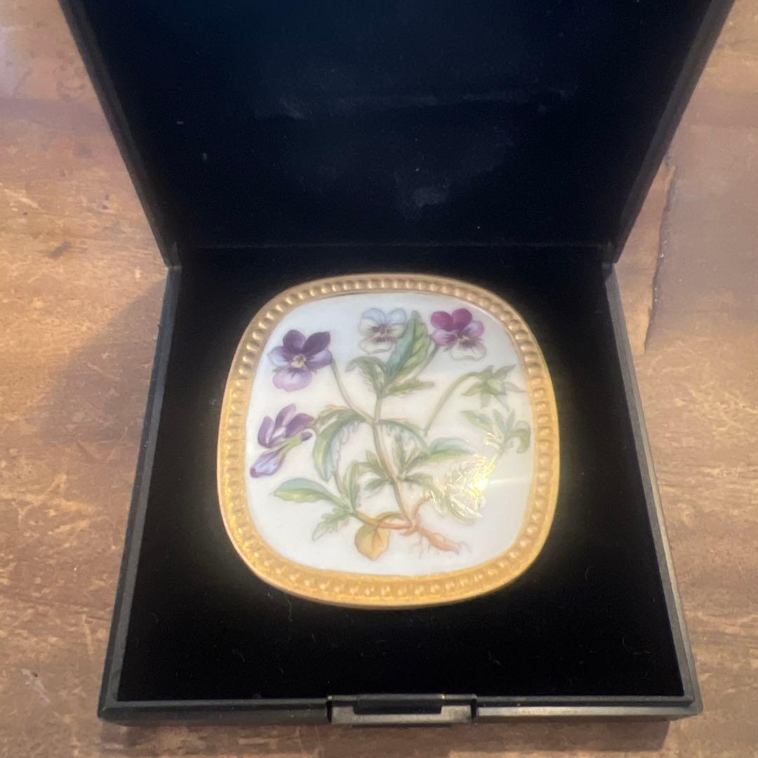 【期間限定】ロイヤルコペンハーゲン　フローラダニカ　ビオラ　ブローチ