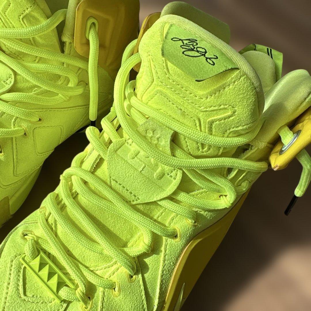 NIKE レブロン LEBRON 12 EXTボルト　イエロー