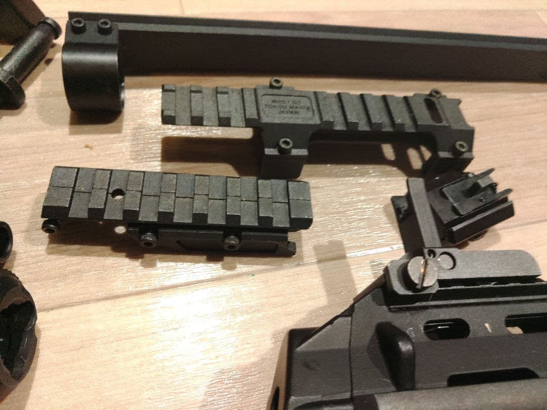 マルイ 電動 MP7A1 ジャンク 純正マガジン×6 多弾 ×6外装・光学等盛合