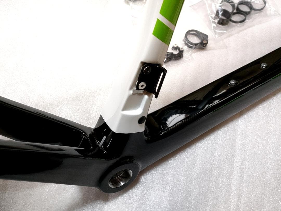 美品 超軽量 カーボンフレームセット ロードバイク 自転車 Lサイズ