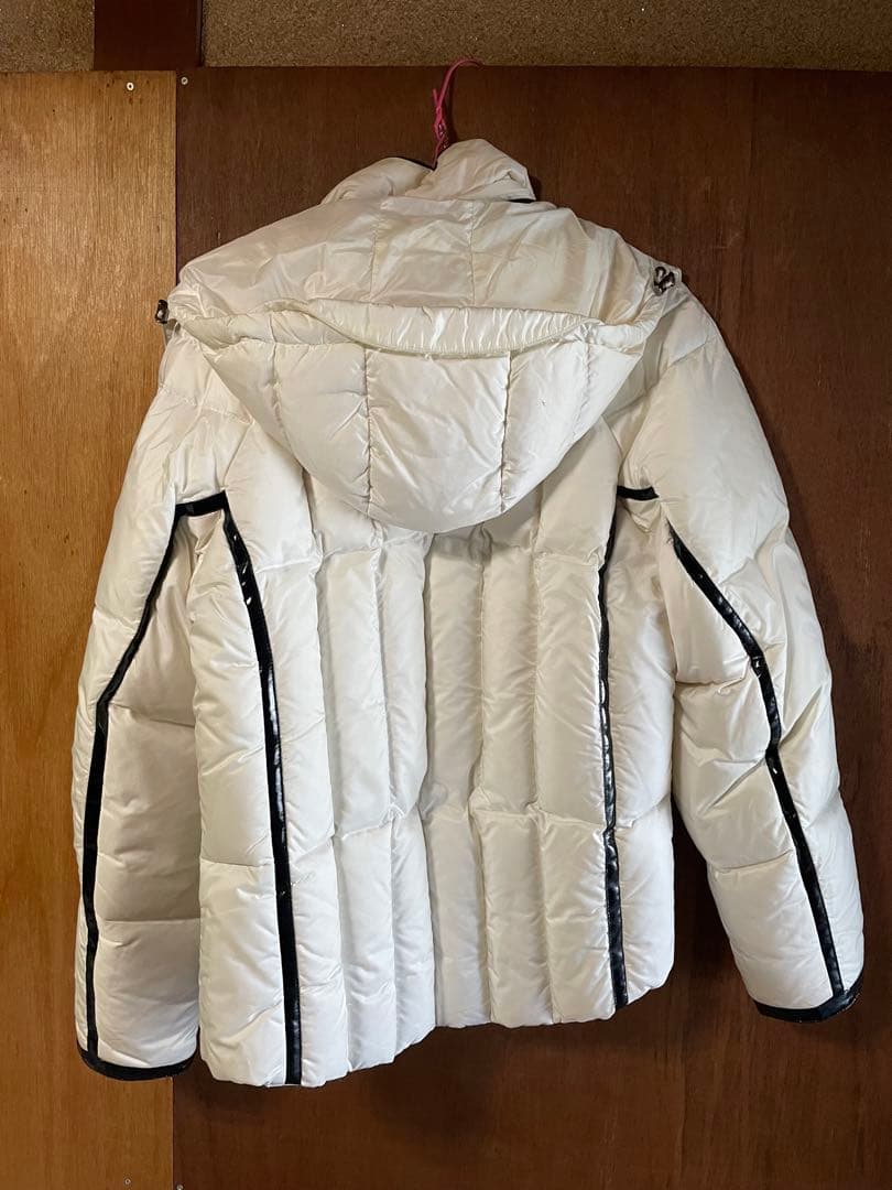 EA7 フード付きホワイトダウンジャケット