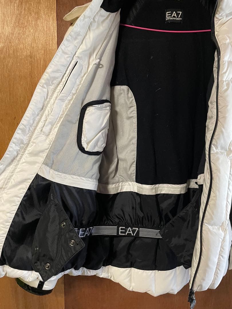 EA7 フード付きホワイトダウンジャケット