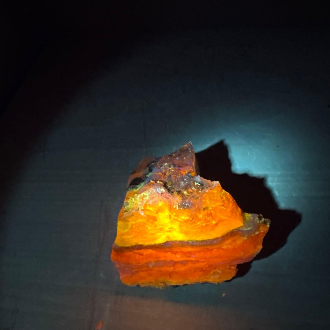 北海道石　然別オパール　蛍光オパール191g