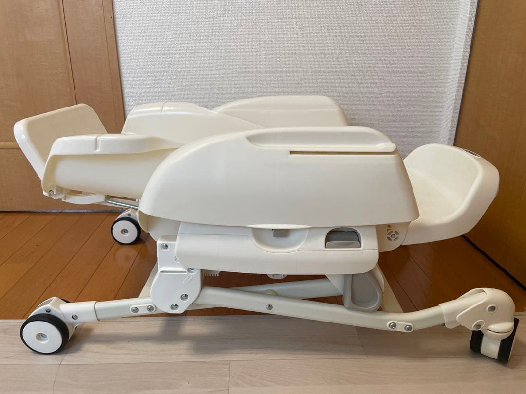 本日15時までまー【美品】Combi ベビーステーション 限定モデル