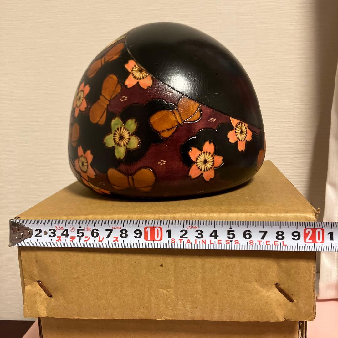 桜花　桜と蝶の手描き木製こけし