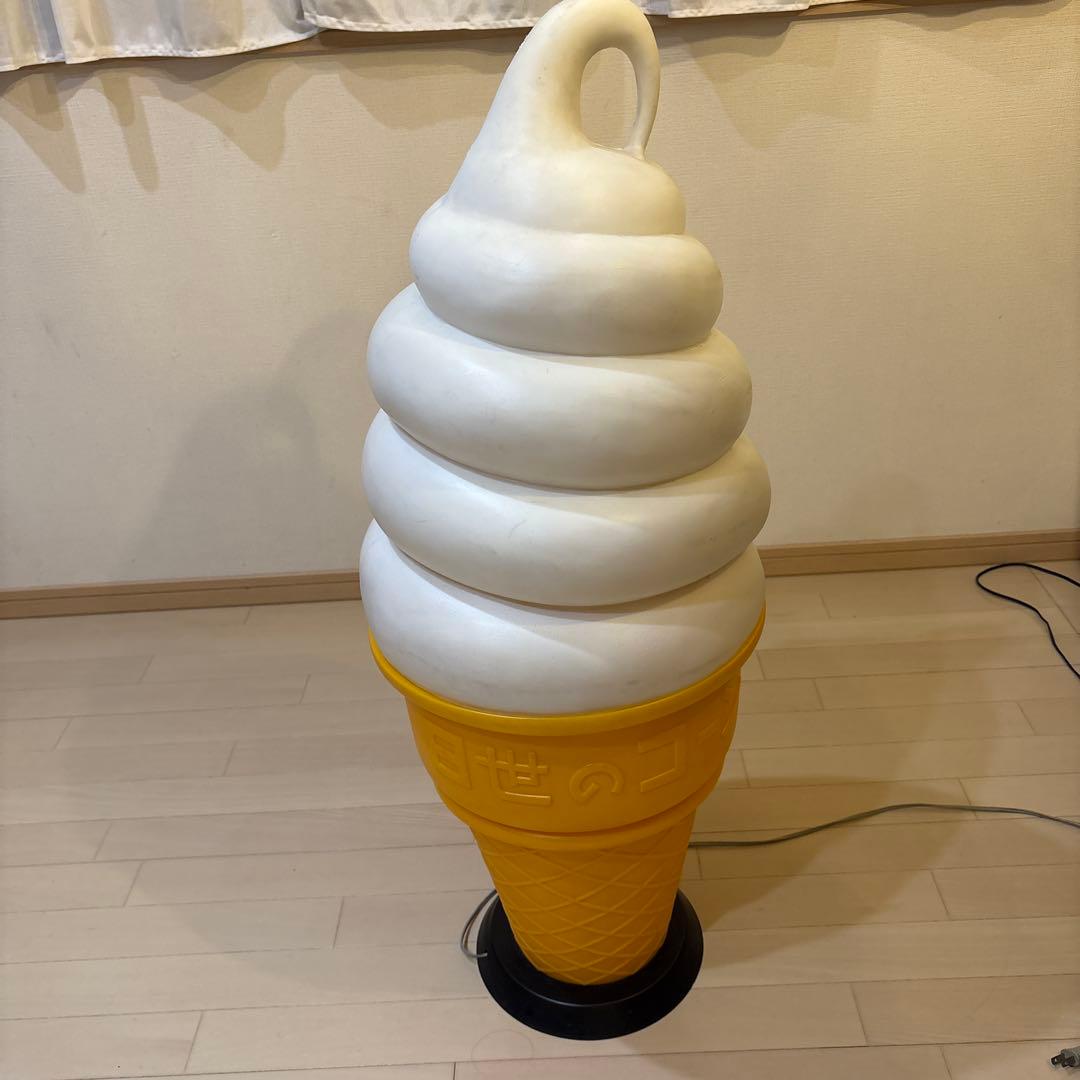 日世のコーン　ディスプレイ ソフトクリーム型