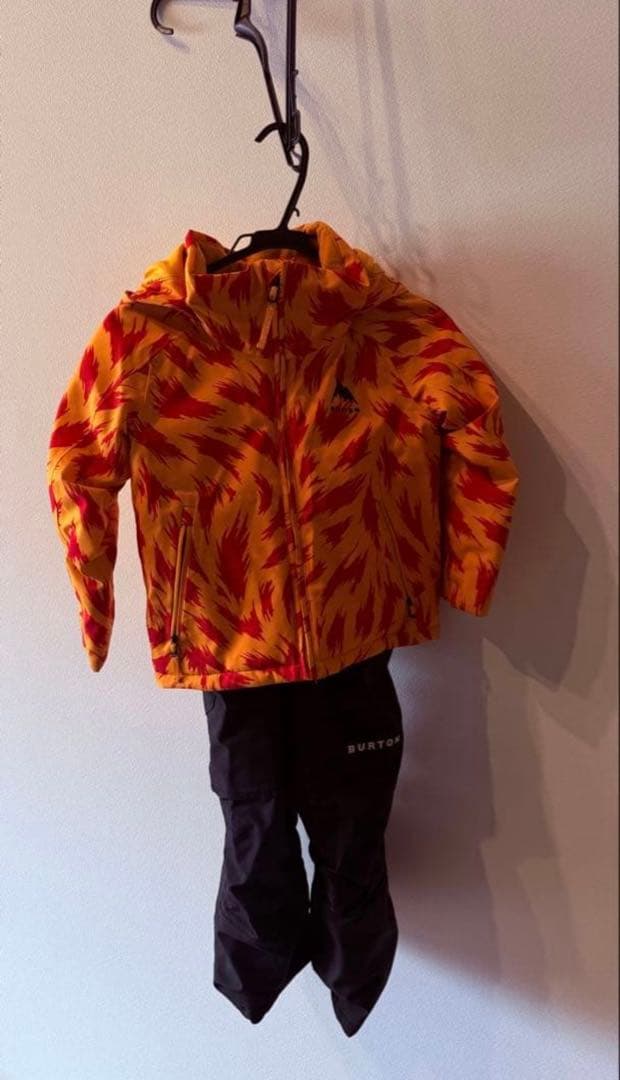 ！！yu⭐︎です！！Burton 子ども用スノーボードウェアセット　4T