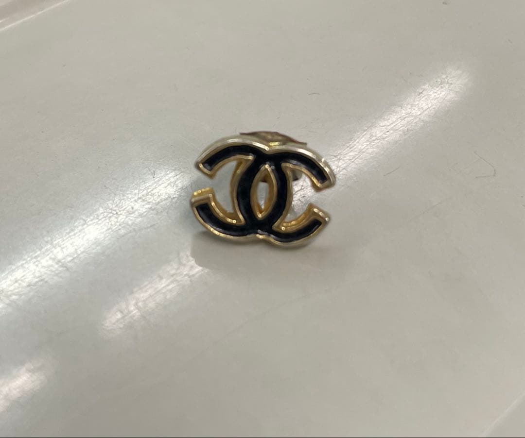 CHANEL スタッドピアス