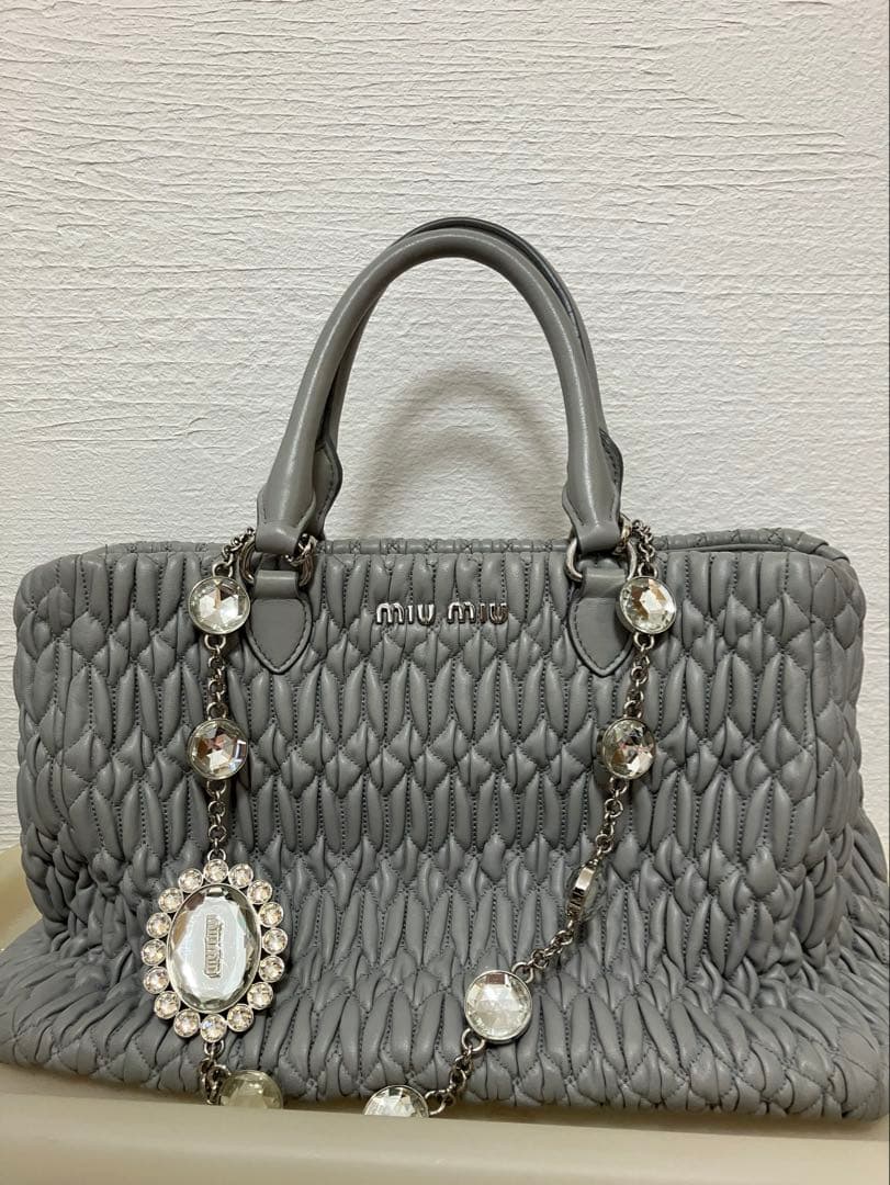 わんわん様MIU MIU グレー ハンドバッグ　ビジュー　ブルー