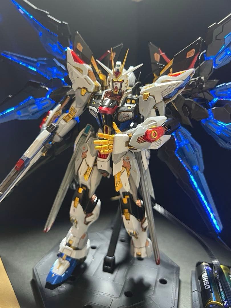 ガンプラ完成品MGEXストライクフリーダムガンダム　外箱あり　 LED発光