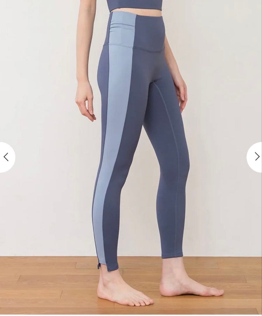 長袖ブラトップス、レギンス2着、ピラ靴下、ヨガラグの5点セット