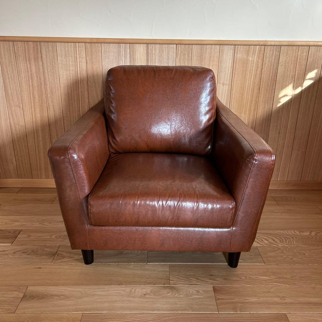 レザー風素材の高級感のある　一人掛けソファー