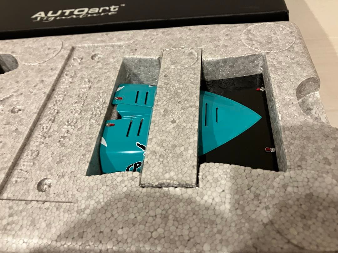 美品　1/18 オートアート マセラティ MC12 FIA GT1 2010