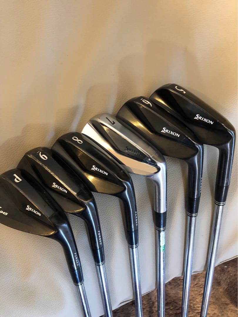 【送料込み】希少スリクソン Z945 ブラック 《 数量限定品 》アイアン