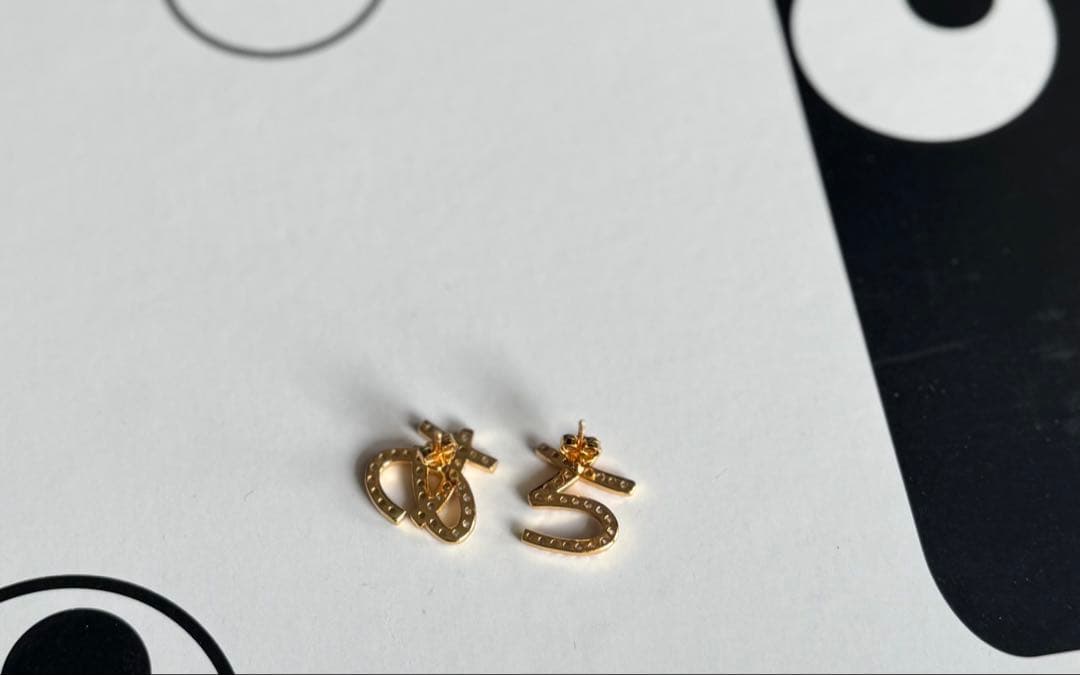 「あ」ひらがな　ピアス　片耳　シルバー925に18kメッキ