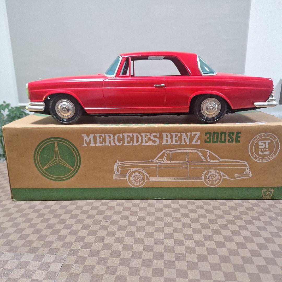 Mercedes-Benz 300SE レッド ミニカー 1/18