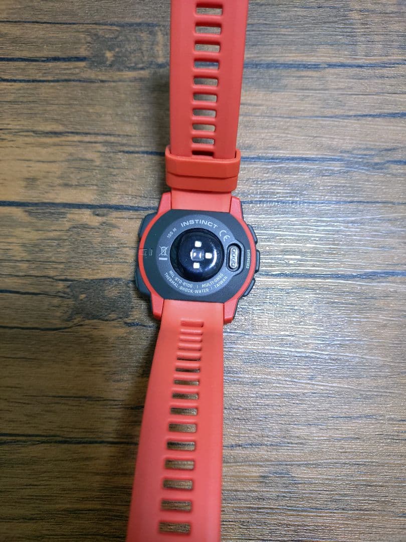 GARMIN(ガーミン)アウトドアウォッチ Instinct Flame Red