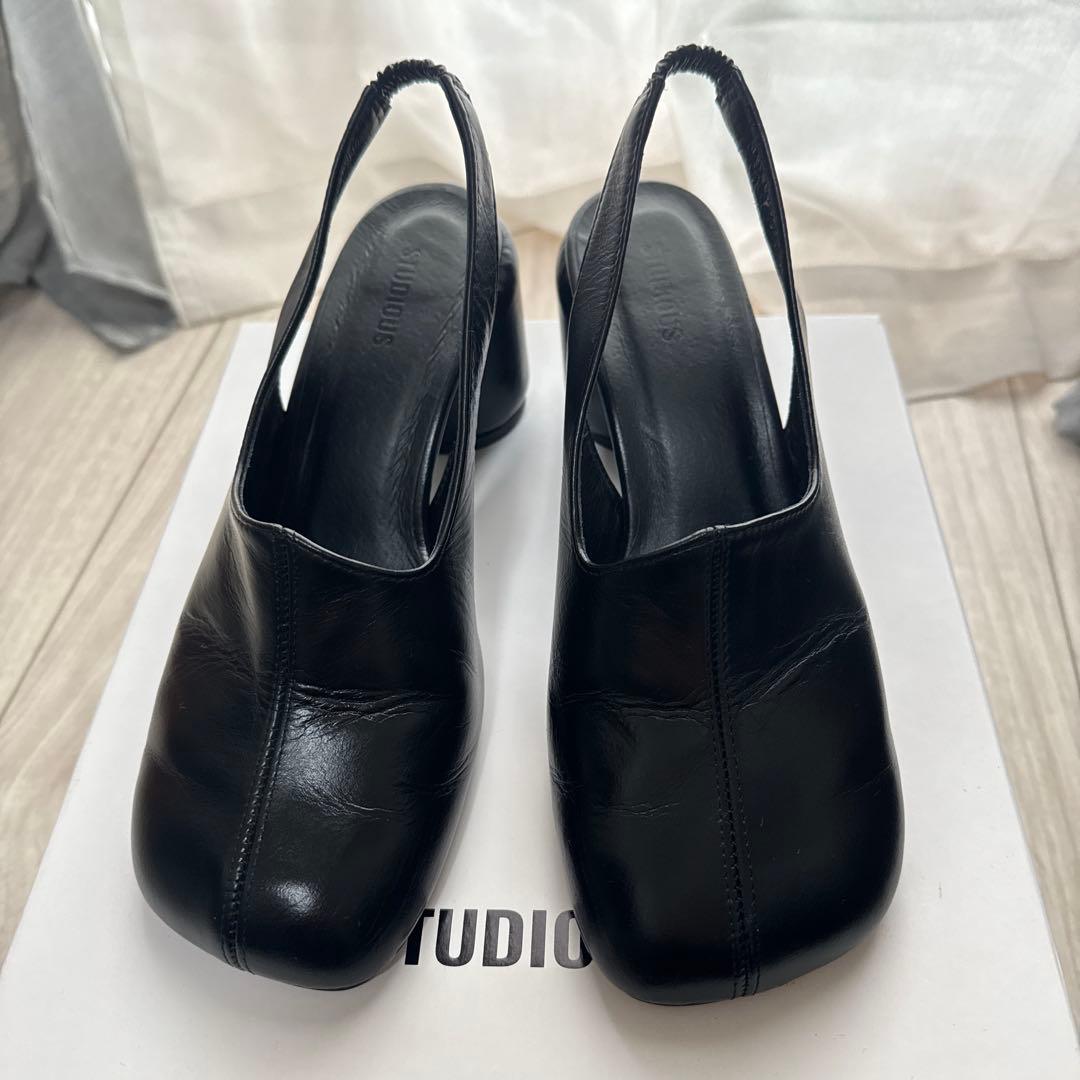 STUDIOUS ステュディオスラウンドシェイプパンプス　黒