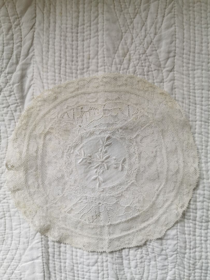 アンティーク ノルマンディーレースドイリー 魚影 薔薇の輪舞曲 草花の手刺繍