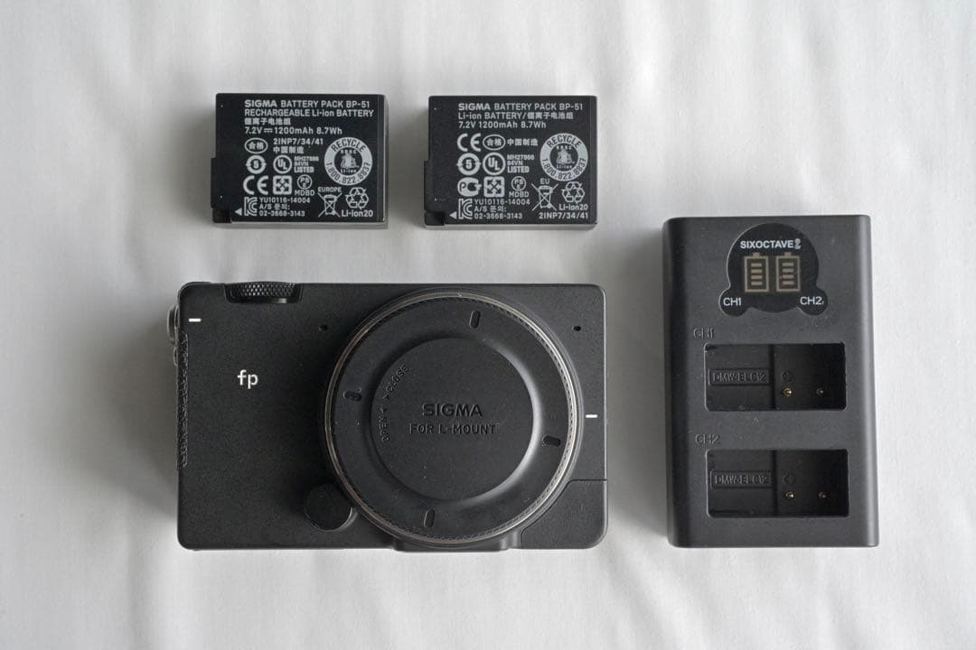 SIGMA fp ボディ＋純正バッテリー2個付き