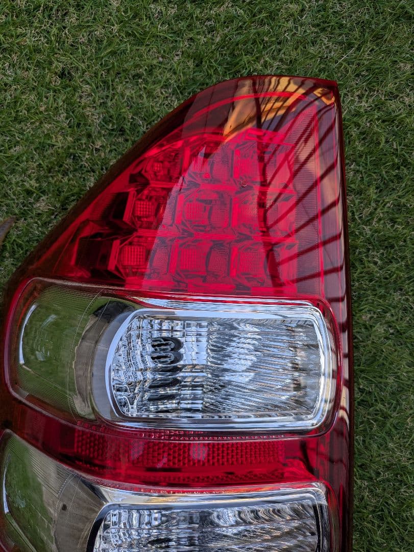 ノア70純正テールランプ（左側）