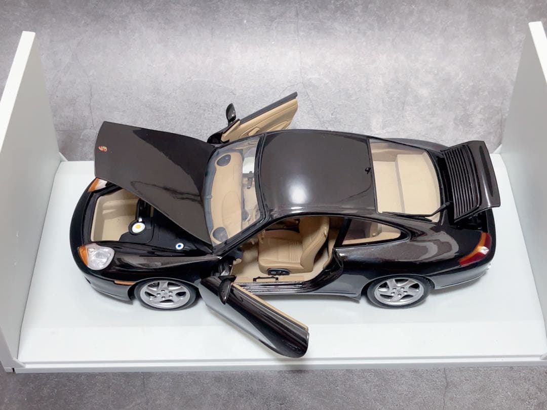 1/18 ポルシェ 911 ターボ (996) ブラック