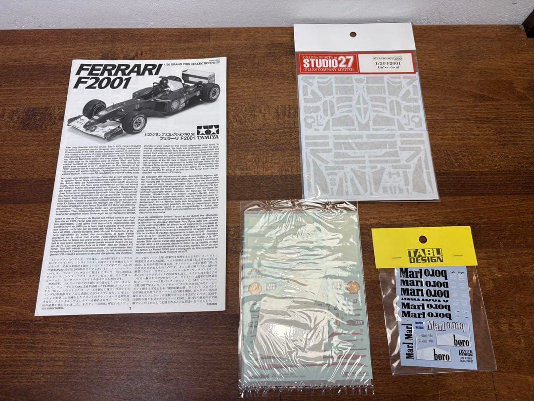 タミヤ 1/20 フェラーリ F2001 マルボロデカール、カーボンデカール付き