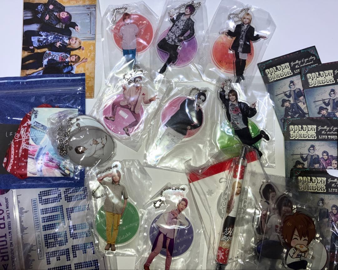 ゴールデンボンバー グッズたくさん大量セット バッジ アクスタ タオルなど