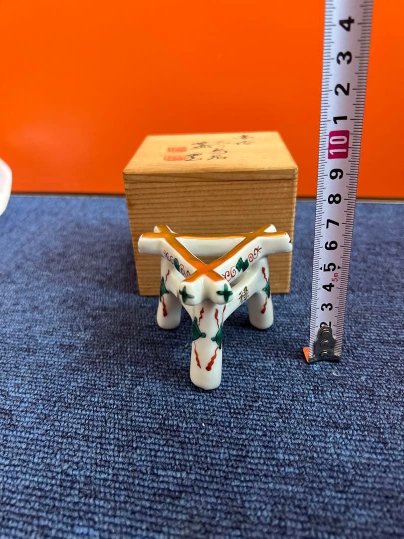 1219【茶道具】京焼　高野昭阿弥造　福禄寿　赤絵三ツ鳥居蓋置　未使用