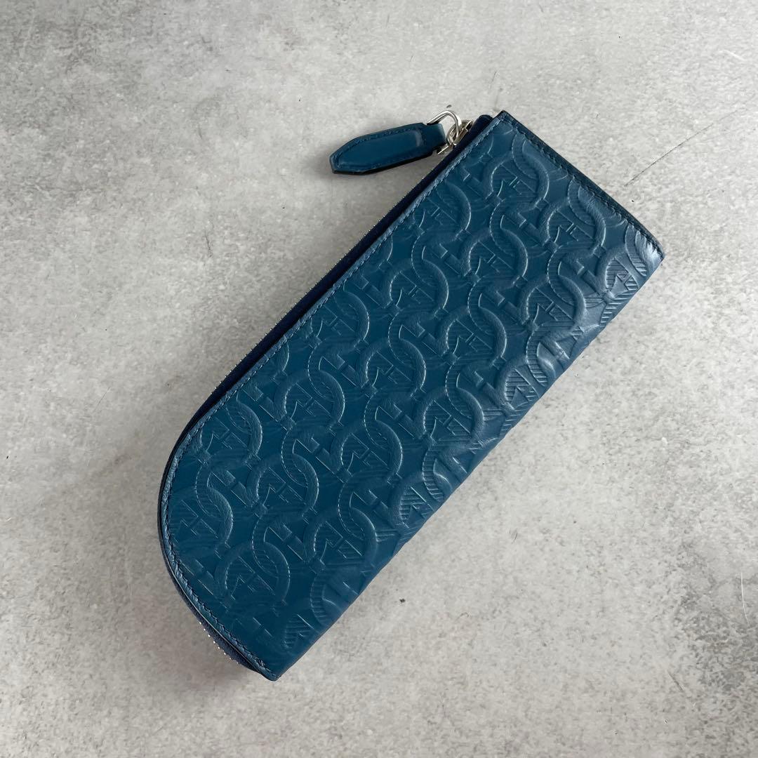 未使用級✨ サルヴァトーレフェラガモ 現行 ペンケース エンボス加工 レザー 青