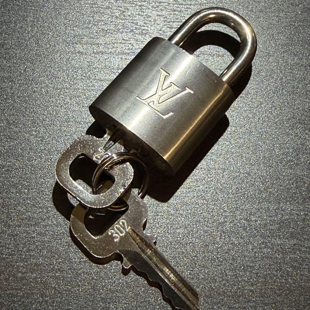 ルイヴィトン LV シルバー カデナ パドロック 南京錠 302番 サテン