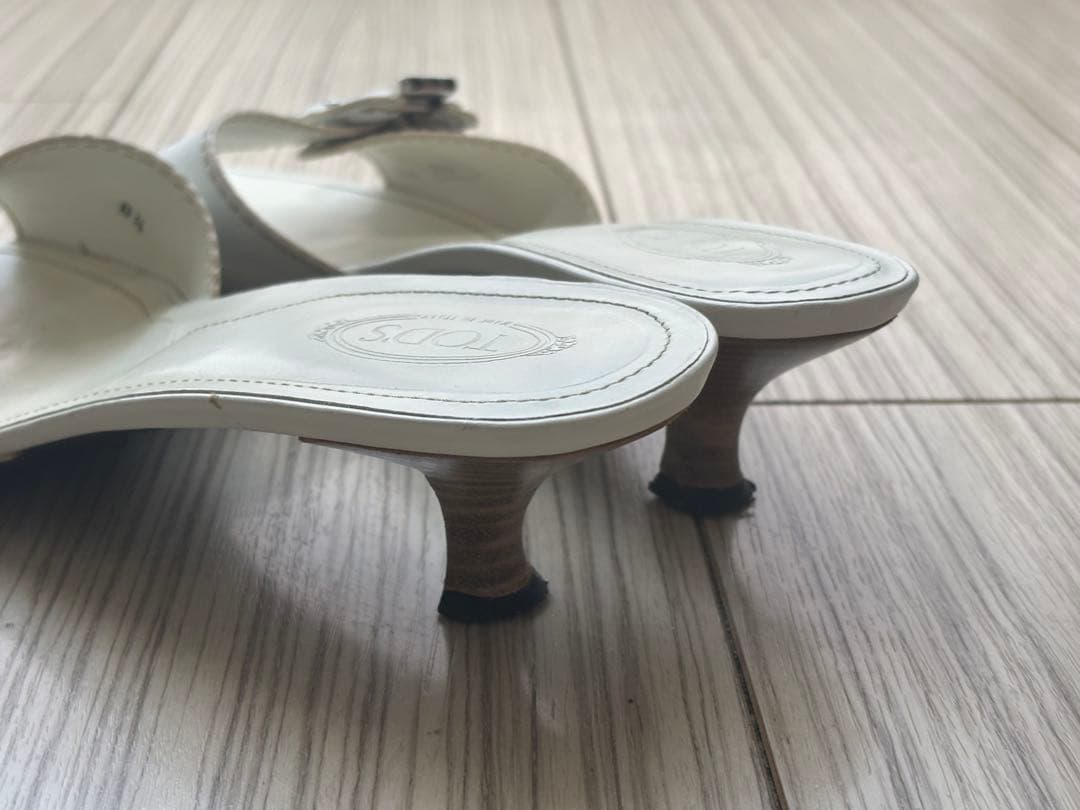 ゆー　Tod’s ホワイトレザー ミュール 約5cmヒールサイズ25センチ