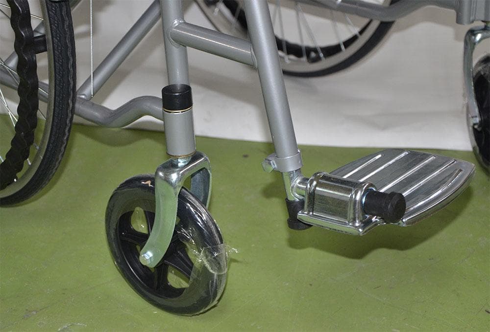 新品 車椅子コンパクト自走介助 車いす 折りたたみ 介助式車椅子 簡易トイレにも