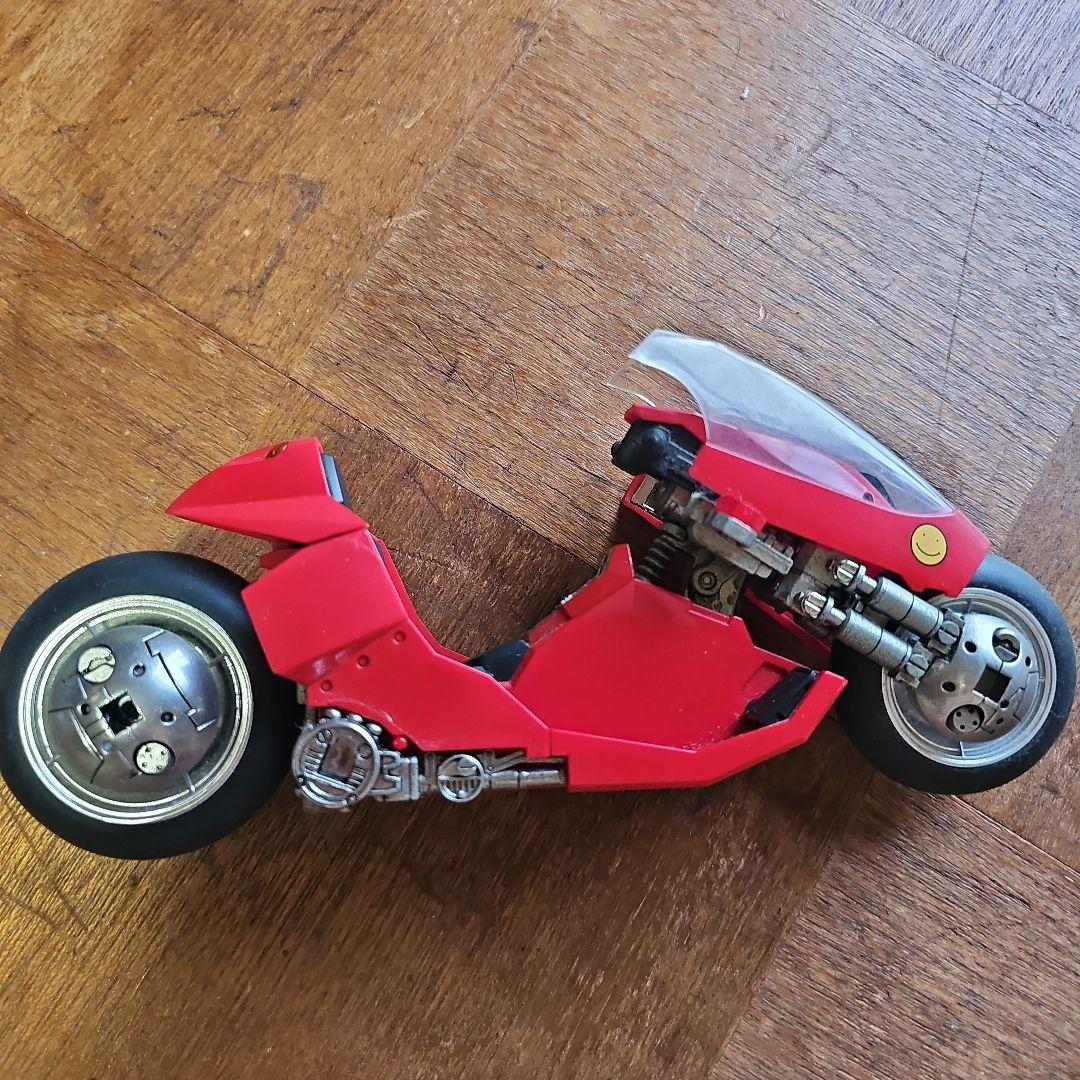 AKIRA カネダのバイク フィギュア付き