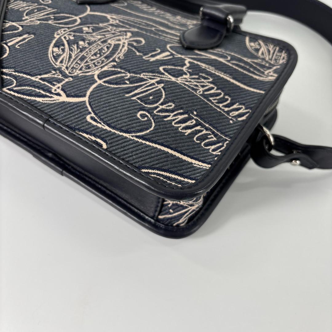 新品未使用 ベルルッティアンジュール ガリバースクリット アラベスク ショルダー