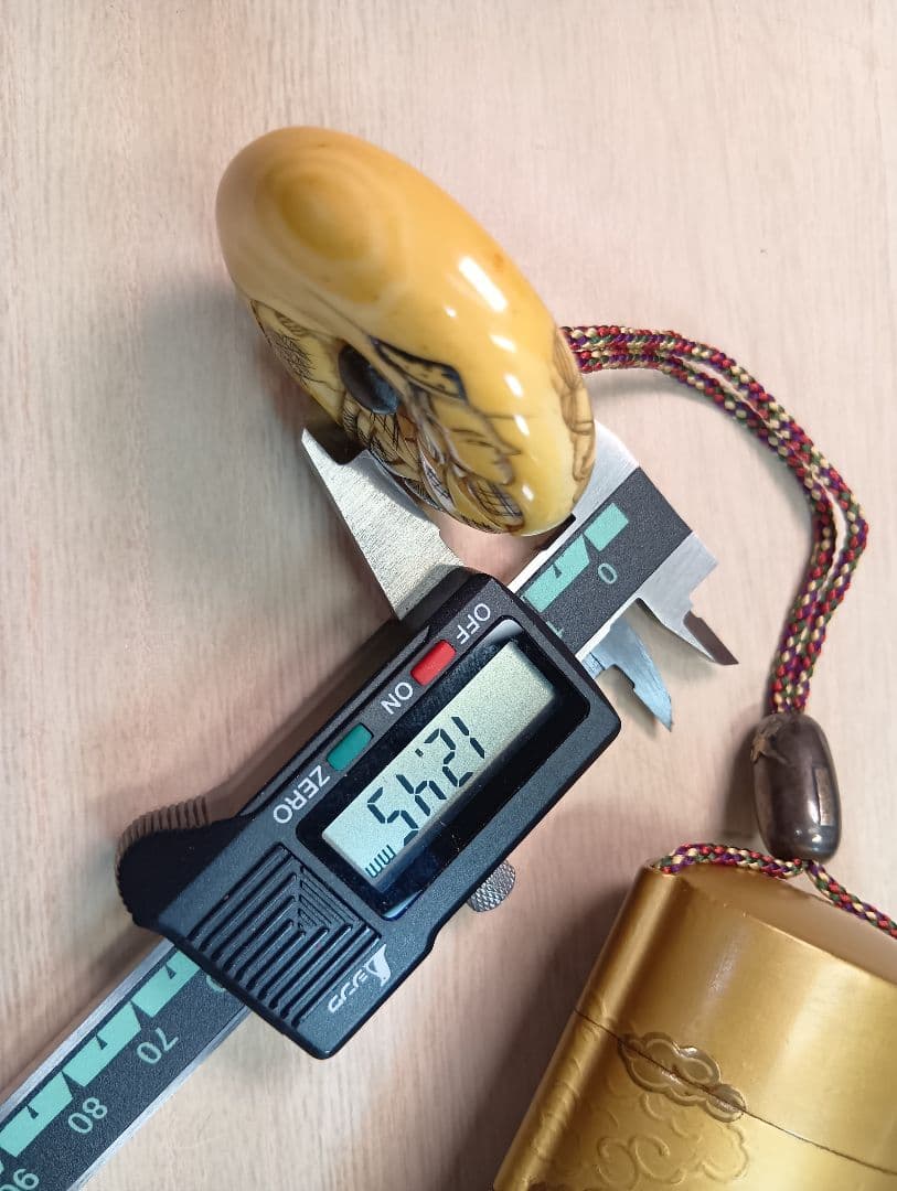 印籠／極上美品饅頭根付／在銘緒締め玉