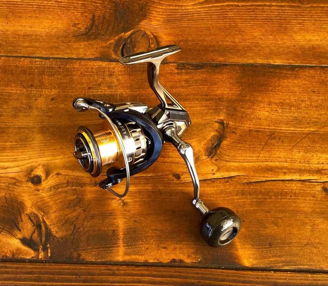 スピニングリール　5000番　ショアジギング　シーバス　サーフ　パワーハンドル