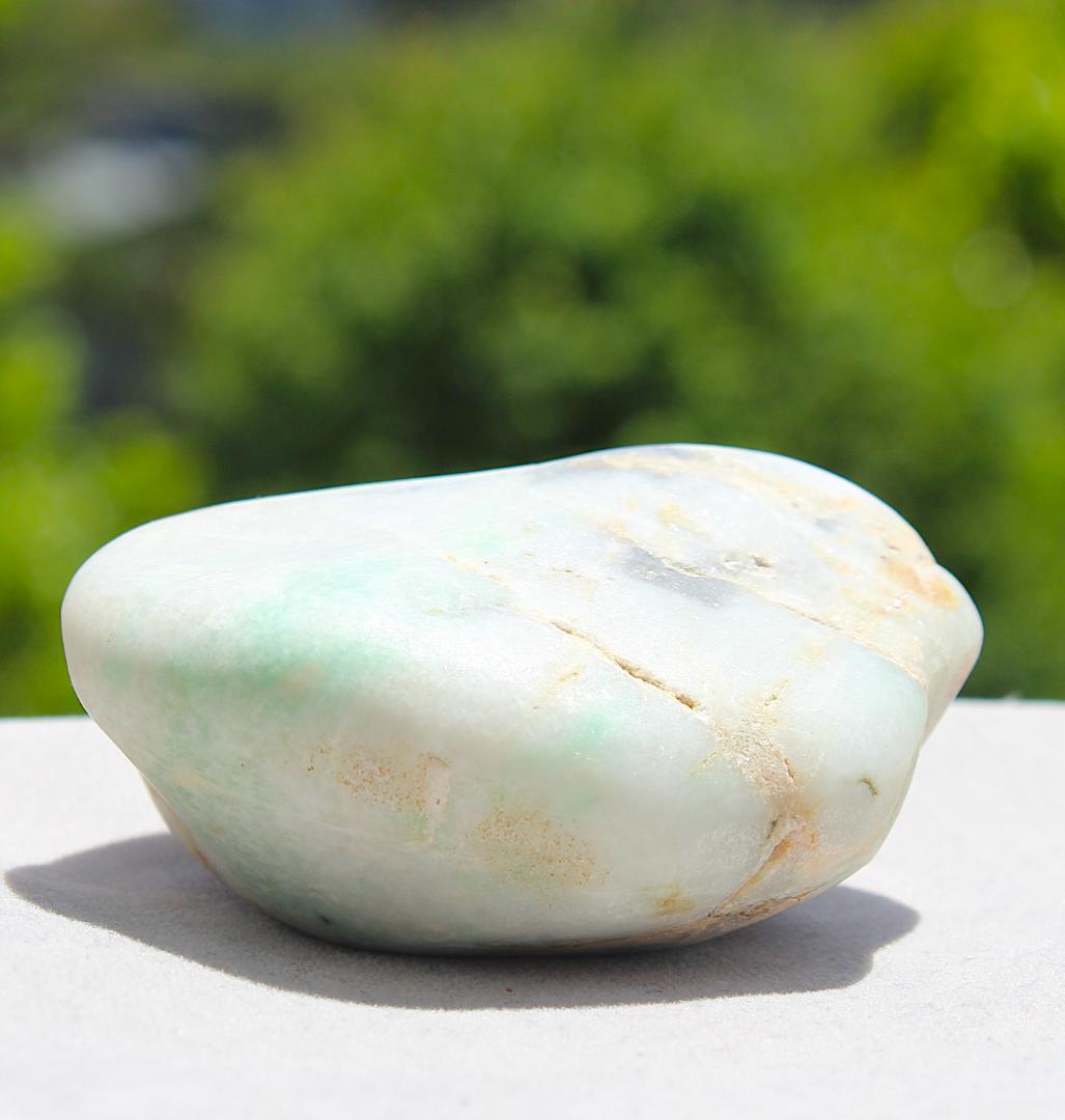 ［白緑の逸品］糸魚川翡翠 原石 173.0g