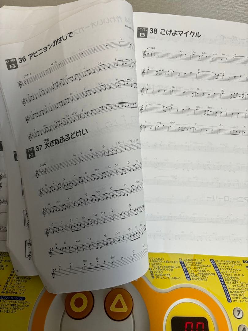 CASIO光ナビゲーションキーボード LK38 100曲 鍵盤が光る電子ピアノ