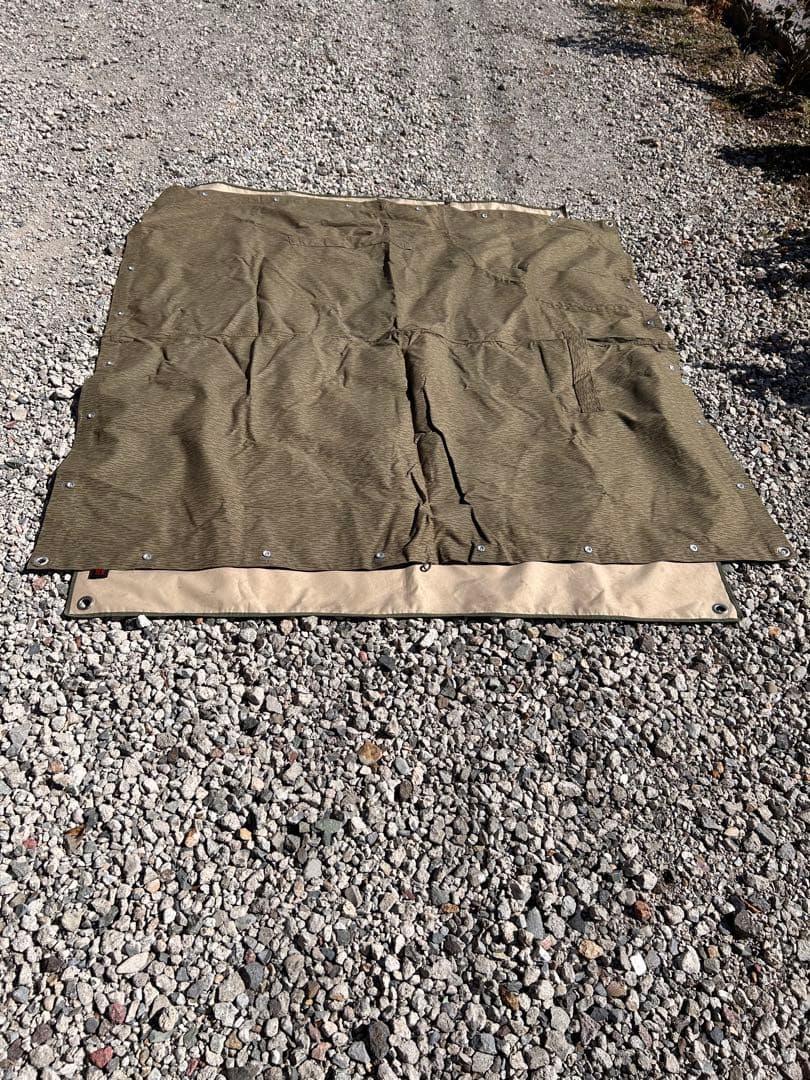 東ドイツ軍幕　一枚　ポール10本付属（一本破損）