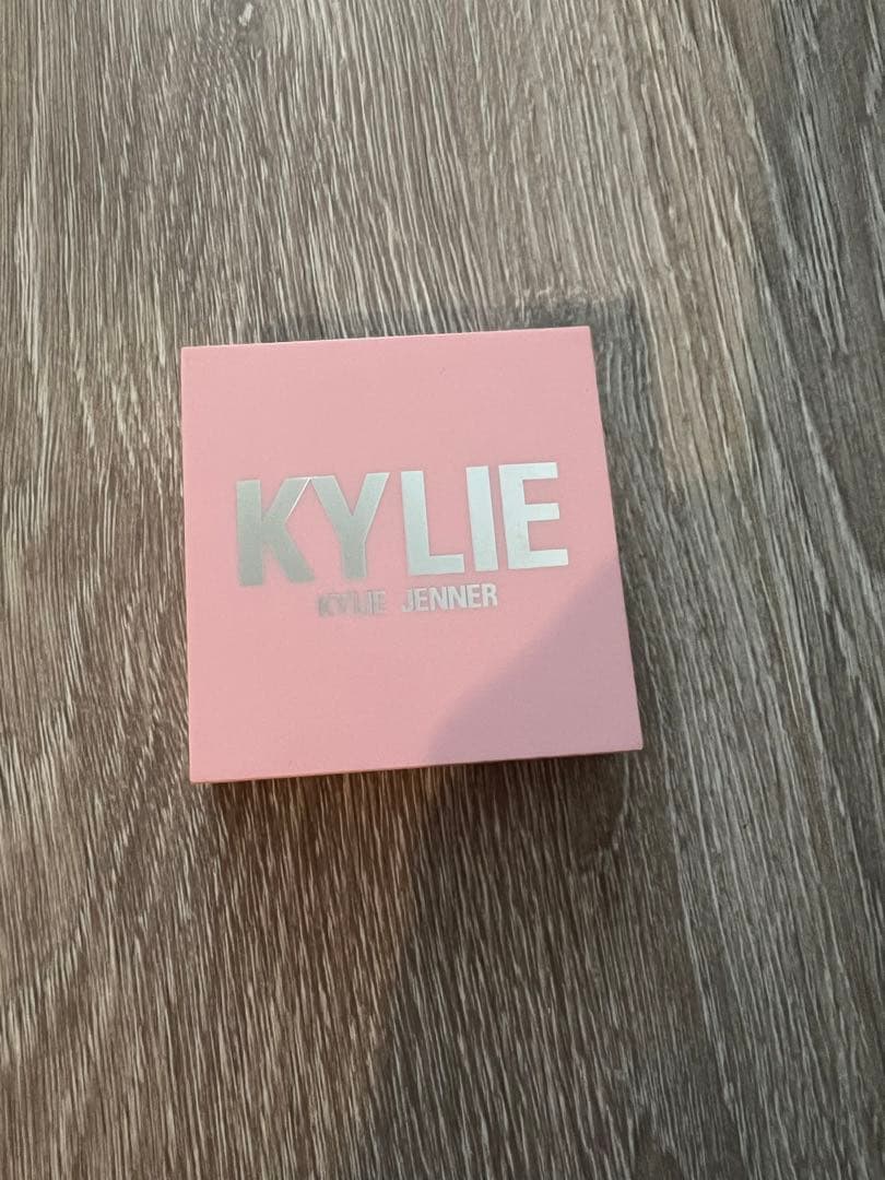 KYLIE COSMETICS カイリーコスメティクス