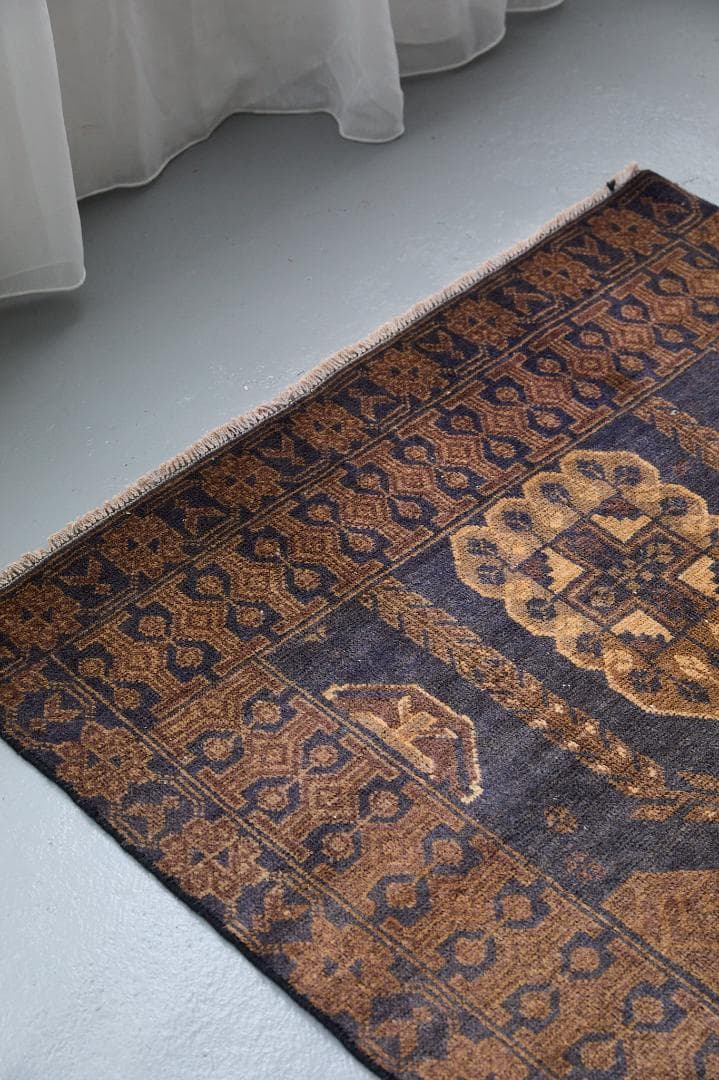 ヴィンテージラグ　トライバルラグ　バルーチ族（205×102cm）茶・濃茶・紺