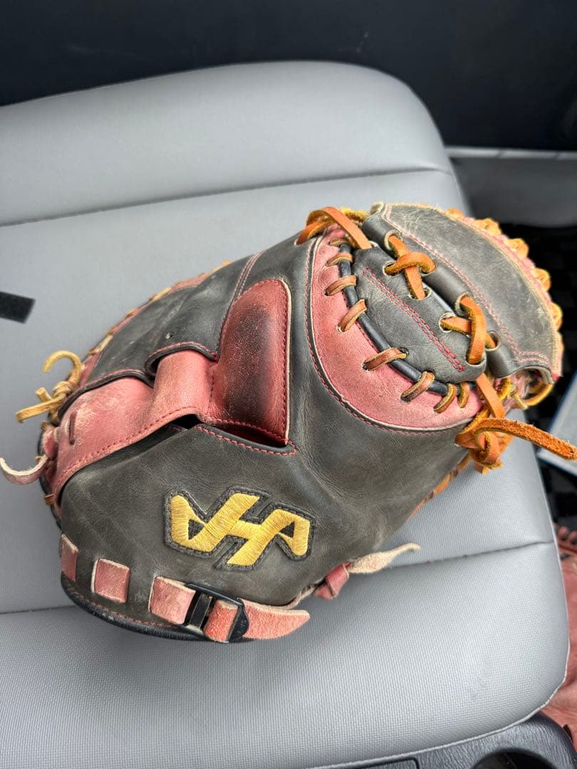 Hブランド 軟式野球グローブ 黒とピンク