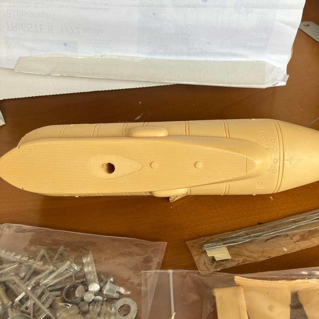 深海調査船Trieste Ⅱ 1/72バイキングモデルズ　未組み立て品